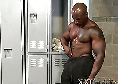 Buff hung black hunk cums on whiteys face