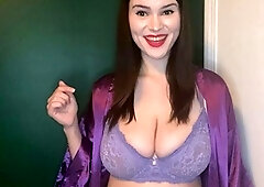 Big boob brunette masturbates on webcam