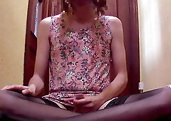 Self orange and hot pee drinking from a bowl