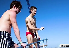 Big Dick Floppy Queer Roll Flop gets a messy facial after a hot and heavy facial cumshot