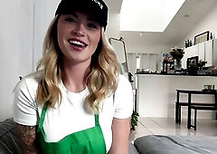 Barista gal cheats on boyfriend during the time that this chab's at work "I wager u would screw me more excellent in any case..."