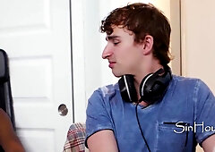 2 Heterosexual Buddies Jack Off Together After a Rubdown - Ryan Jacobs, Jade Dream