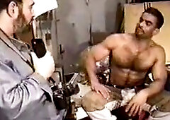 Gordito se la chupa a un cubano