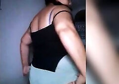 Mostrando mis tetas ricas parte 1