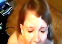 Une suceuse arabe aime les éjaculations faciales