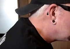 Amateur DILF dicksucking in gloryhole