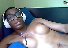 short haired american black glasses shemale with big tits wanks and cums a lots