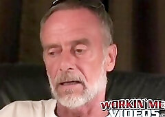 Hairy amateur jizzes all over his belly after masturbating