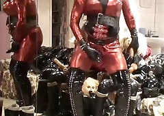 Roxina2007RedZentaiFetishGurl270207.WMV