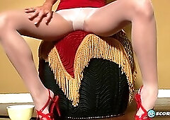 Kitty Wildwood's steamy solo session - Foot fetish, Brunette, and Solo action!