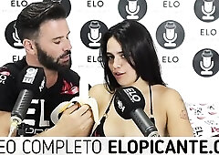 PEQUITAS CHUPA LA BANANA CON CREMA EN EL CUARTO PICANTE