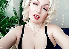 Arya Grander commands the screen in a solo femdom armpit fetish session