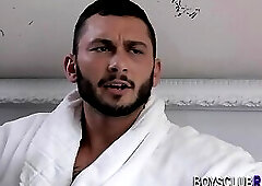 Muscled barebacked stud