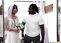 Brides asking ebony bff to bang her in advance of this babe gets married