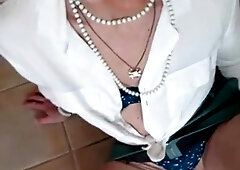 Candice would like to lure you