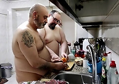 Chunky bears and small gay boys in a fun DILF threesome