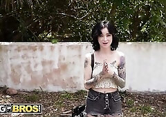 BANGBROS - Breathtaking Tiny Hottie Lysagna Delray Joins The Fuck Bus For A Ride Around The Neighborhood And On Sheem's Dong