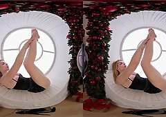 Blonde beauty shares passionate intense virtual waiting desire