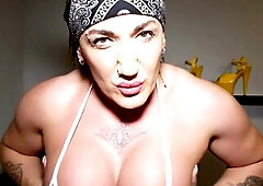 I pump my twat and I squirt