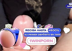 ¡Mi suegra me ayudó a correrme después de descubrir mi erección! Tiene un culo enorme????????