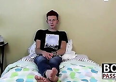 Twink Dylan Mermaid takes a break to jerk it off for fans