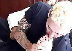 Handsome Hunk Foot Worship And Handjob Cumshot