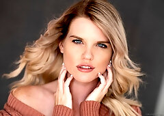 Nikki Sweet & Kay Carter licks each other until they cum