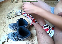 Jizzing in Unshaved Adidas Hardcourt