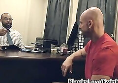 Black doctor bangs whitey