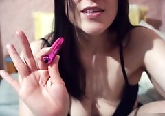 Probando un vibrador por primera vez