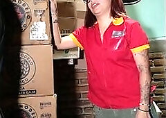 Oxxo employee caught in the warehouse in swap for a permit