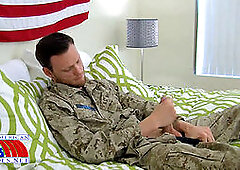 Homo, military, getting off