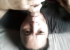 Mi vecino me propone pagar mi renta a cambio me metió su pene hasta el fondo