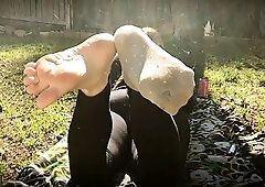 Amateur foot fetish temptress posing barefoot outdoors