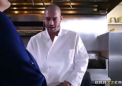 Brazzers - Dirty milf Ava Addams fucks chef
