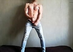 Muscled red-hot stud in splendid blue denim