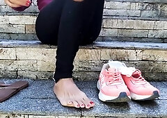 Linsey Dawn solo foot fetish