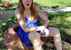 Hawt Mommy On Park Grass Exposed