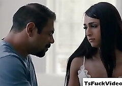 babe Khloe kissed her Stepdad Draven and gives him a Bl