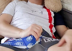 Nice dude showcases his bum and drains off - XsTwinkk