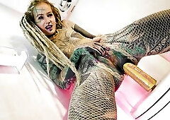 Inked Alt Hotty Pissing Herself – Solo Masturbation & Pee Play