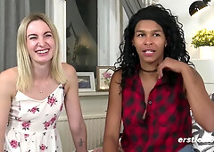 Lesbische Doppelstimulation Mit Zwei Vibratoren