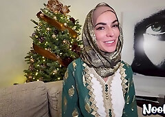 Hijab Hotwife Christmas Fuck: Facial Explosion - Venus valencia
