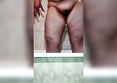 big beautiful woman mother I'd like to fuck mommy peeing in the shower in slow motion