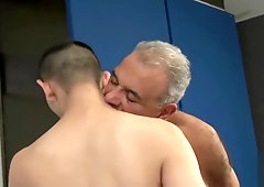 Daddy drills a twink BB