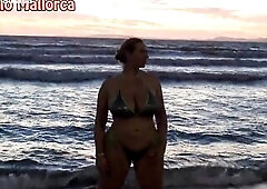 Banging a Curvy Large Bazookas German Tourist Picked Up in The Beach