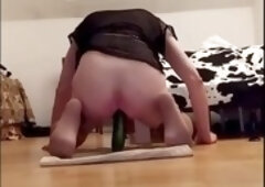 Sissysamantha with cucumber