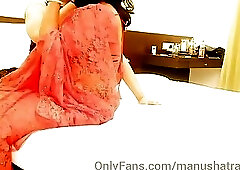 Horny CD girls Manusha and Riana having hot lesbian fun in a hotel room