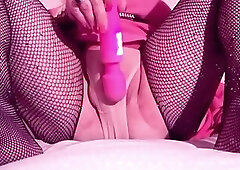 Trav cumshot in condom in very tight close-up