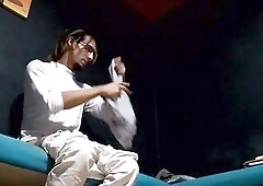 Sufriendo por la erección, apretando la respiración: Raba Erre